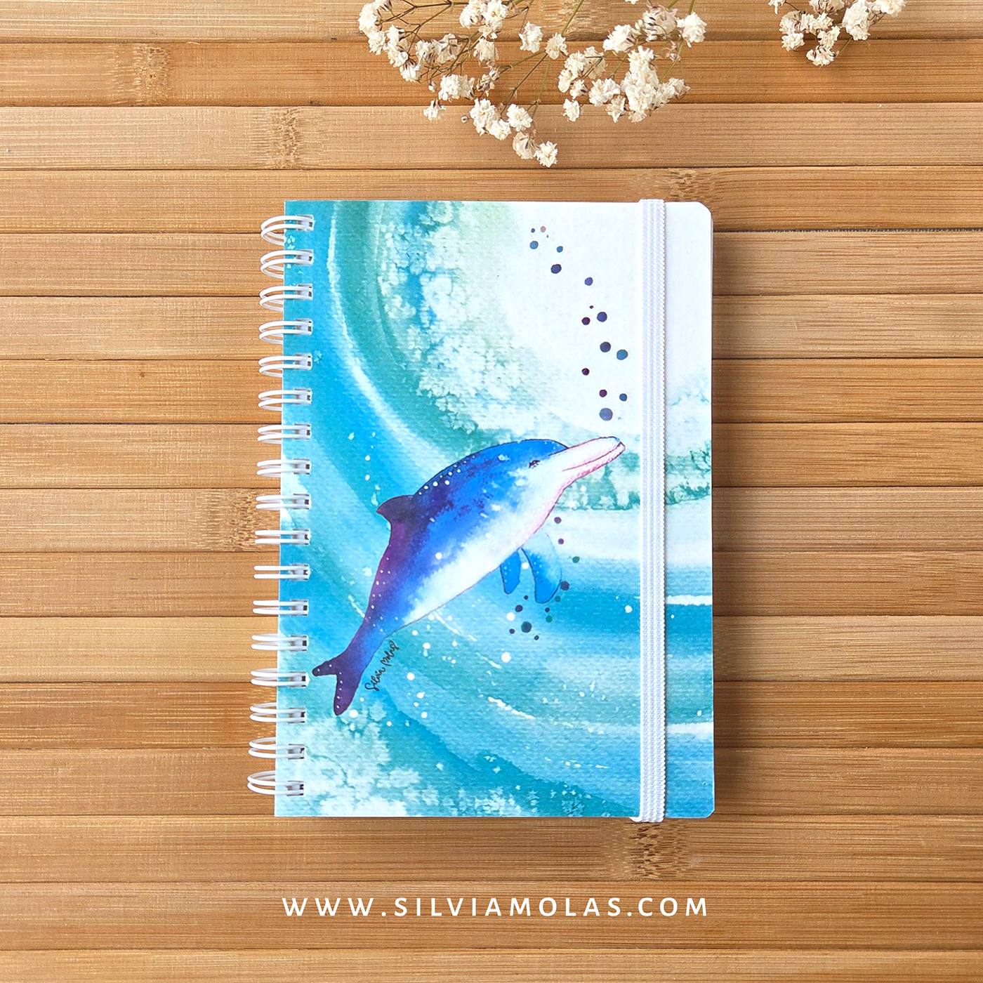 Libreta_A6_Dofi_Foto2 Llibreta 10x15 cm “Dofí”
Connecta amb el teu esperit lliure.